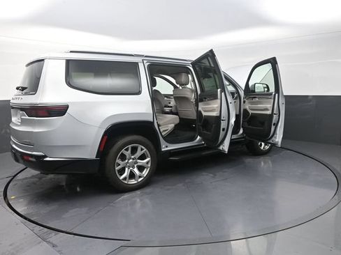 Used 2022 Jeep Wagoneer Series II AWD/4WD image 37