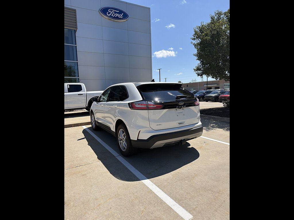 Used 2024 Ford Edge SEL w/ Convenience Package AWD/4WD image 3