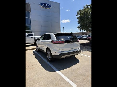 Used 2024 Ford Edge SEL w/ Convenience Package AWD/4WD image 3