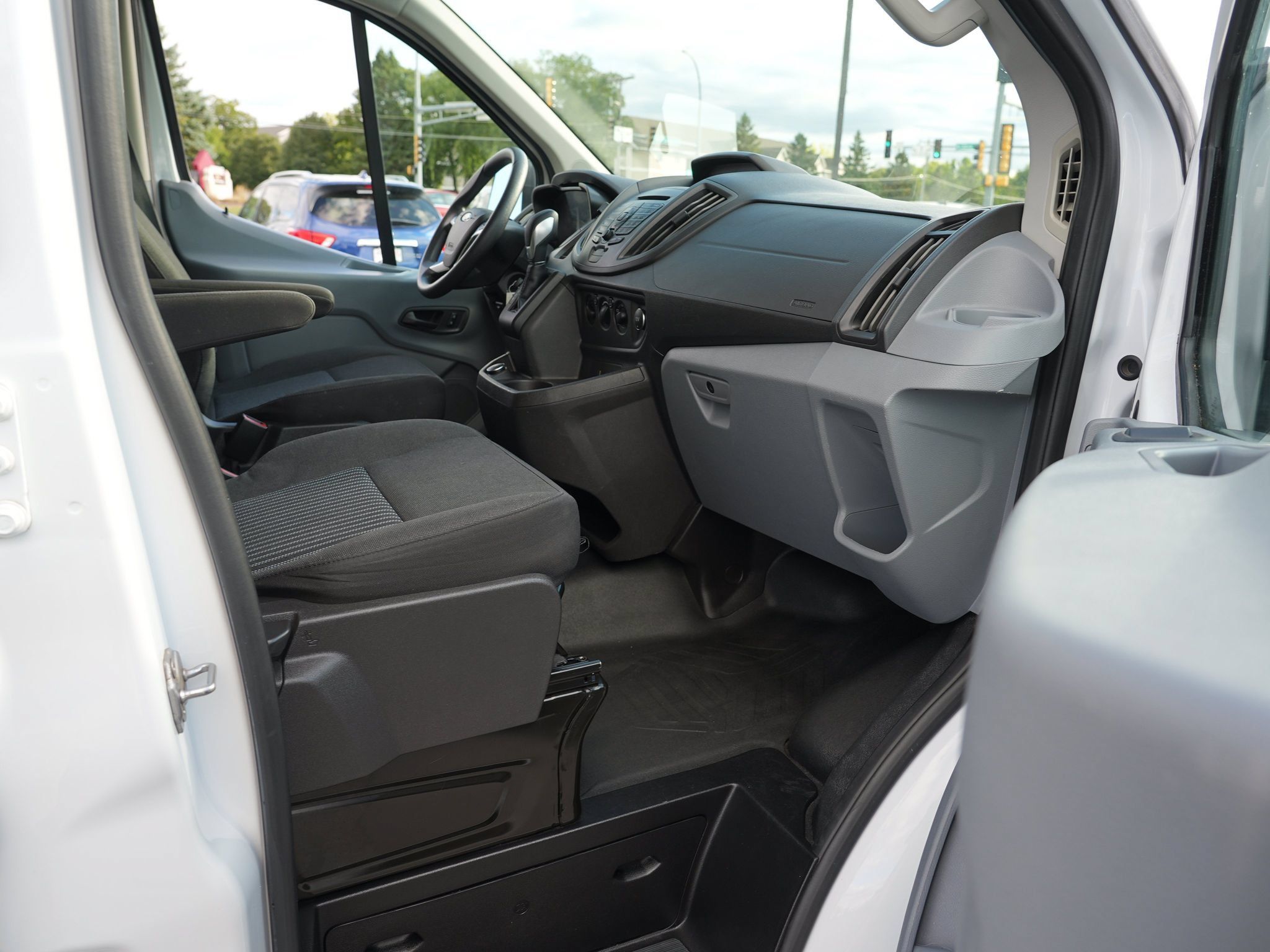 Used 2019 Ford Transit 150 XL RWD image 27
