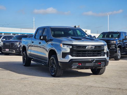 Used 2023 Chevrolet Silverado 1500 LT Trail Boss w/ LT Trail Boss Premium Package AWD/4WD image 3