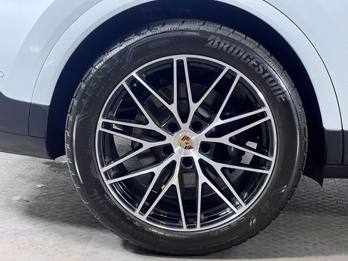 Certified 2024 Porsche Cayenne AWD/4WD image 14
