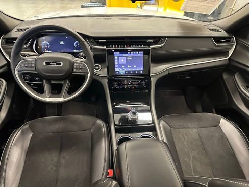 Used 2023 Jeep Grand Cherokee L Laredo image 19