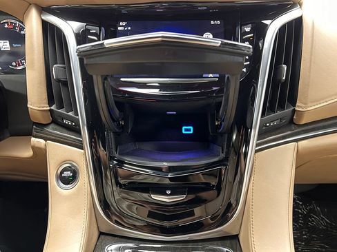 Used 2020 Cadillac Escalade Platinum AWD/4WD image 35