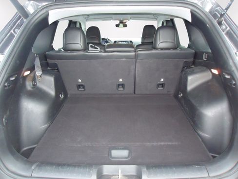 Used 2021 Jeep Cherokee Latitude Lux w/ Comfort/Convenience Group image 31