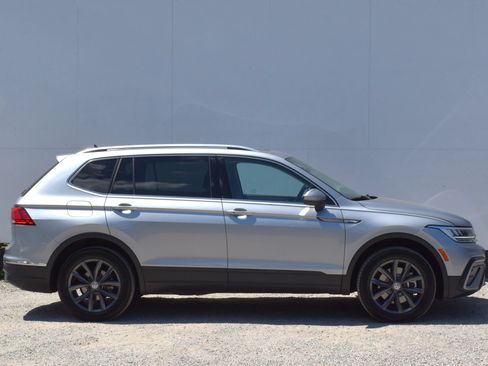 Used 2022 Volkswagen Tiguan SE AWD/4WD image 8