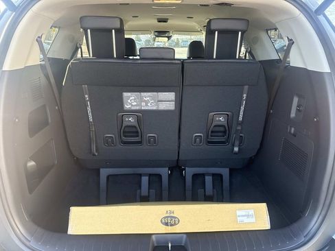 New 2026 Kia Carnival EX image 4