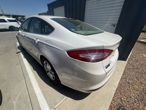 Used 2016 Ford Fusion SE FWD image 3