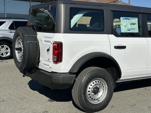 New 2025 Ford Bronco 4-Door image 38