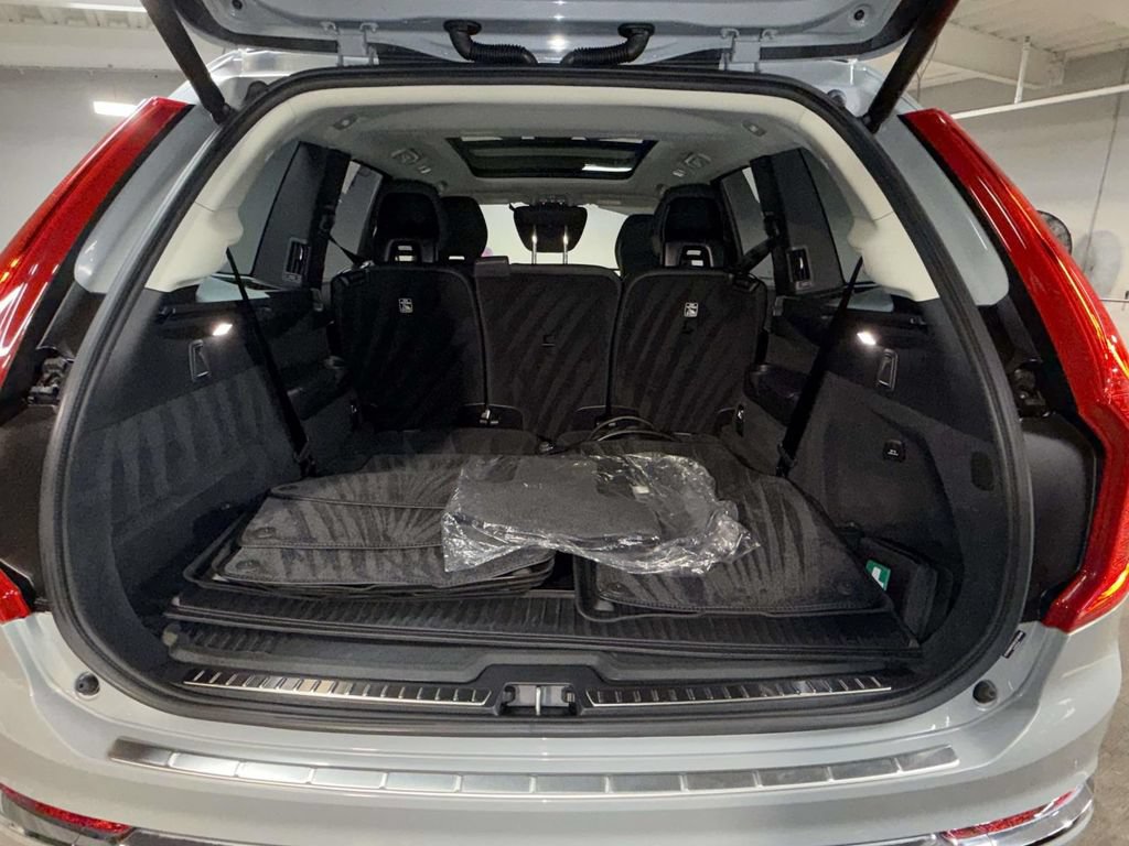 Used 2025 Volvo XC90 T8 Plus w/ Protection Package Premier AWD/4WD image 17