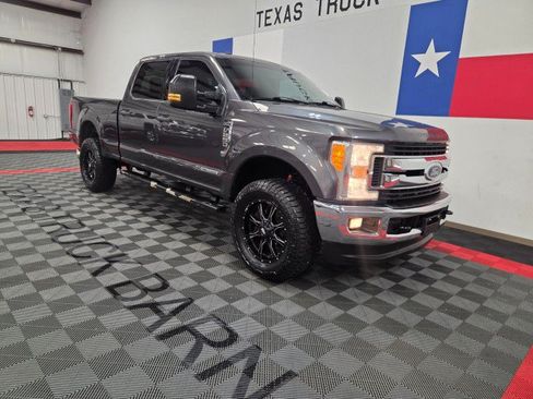 Used 2017 Ford F250 XLT w/ XLT Value Package AWD/4WD image 23