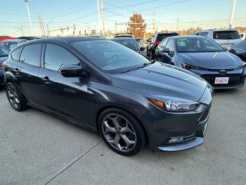 Used 2017 Ford Focus ST image 6