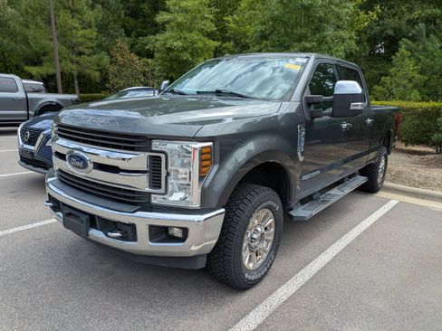 Used 2018 Ford F250 XLT w/ XLT Premium Package AWD/4WD image 3