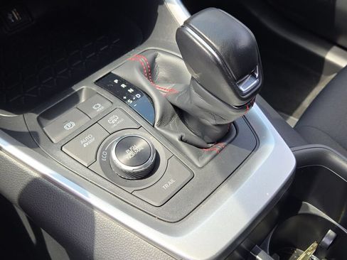 Used 2025 Toyota RAV4 SE AWD/4WD image 29