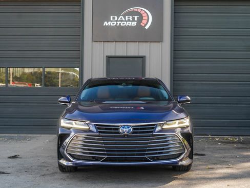 Used 2019 Toyota Avalon Limited image 2