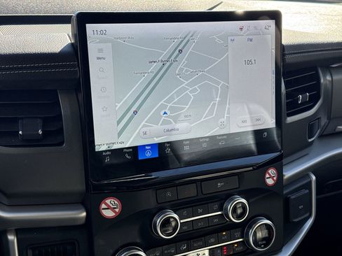 Used 2024 Ford Expedition XLT image 24