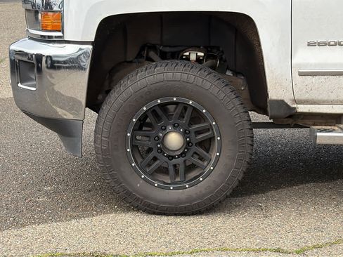 Used 2019 Chevrolet Silverado 2500 LTZ w/ Duramax Plus Package image 9