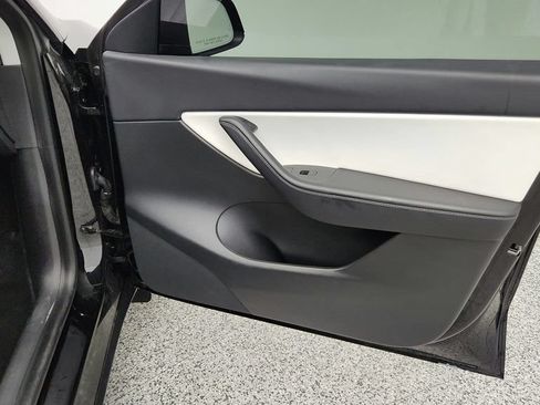 Used 2021 Tesla Model Y Long Range AWD/4WD image 30
