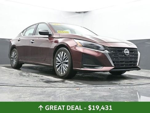 Used 2025 Nissan Altima 2.5 SV image 43