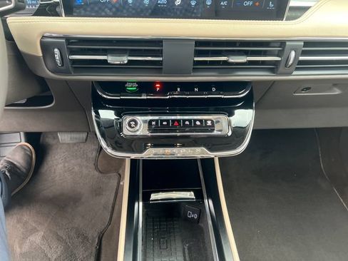 Certified 2023 Lincoln Corsair AWD w/ Equipment Group 101A image 23