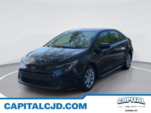 Used 2023 Toyota Corolla LE FWD image 1