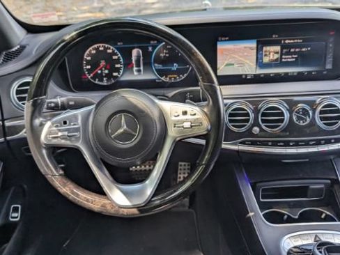 Used 2018 Mercedes-Benz S 560 Sedan image 29