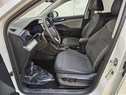 Used 2024 Volkswagen Taos SE image 21