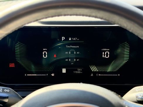 Used 2025 Kia Carnival EX image 9