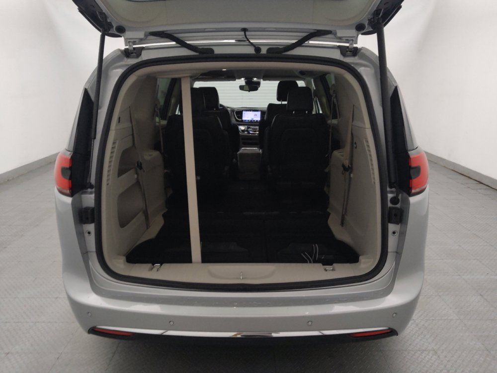 Used 2024 Chrysler Pacifica Touring-L FWD image 29