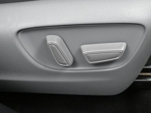 Used 2023 Toyota Highlander XLE image 37