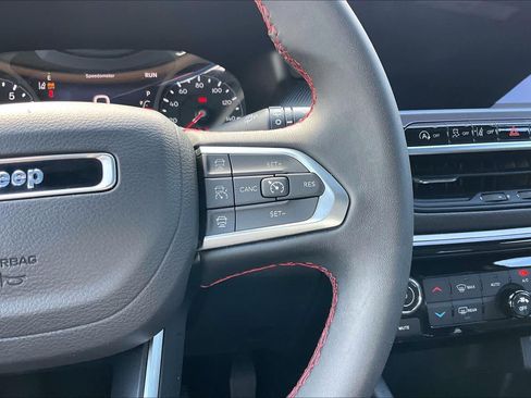 Used 2025 Jeep Compass Trailhawk AWD/4WD image 24