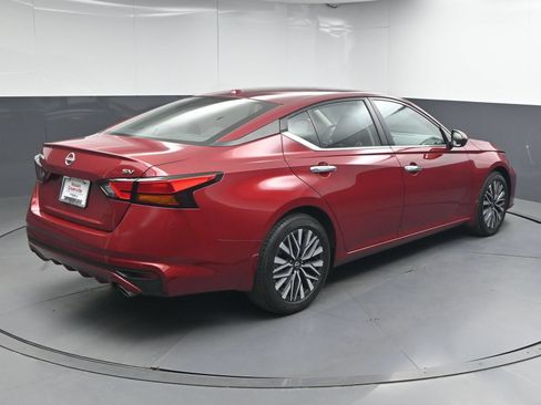 Certified 2024 Nissan Altima 2.5 SV w/ SV Premium Package FWD image 7