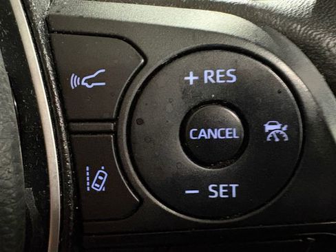 Used 2022 Toyota RAV4 XLE w/ Convenience Package image 16