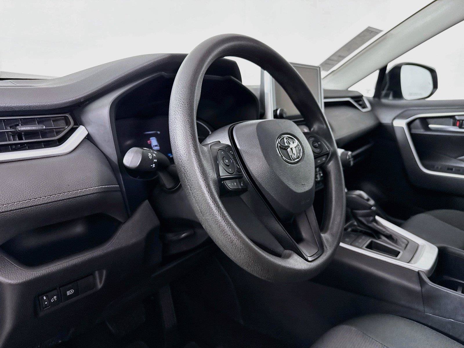 Certified 2025 Toyota RAV4 XLE FWD image 4