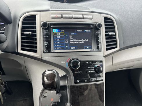 Used 2014 Toyota Venza LE w/ LE Convenience Package image 10