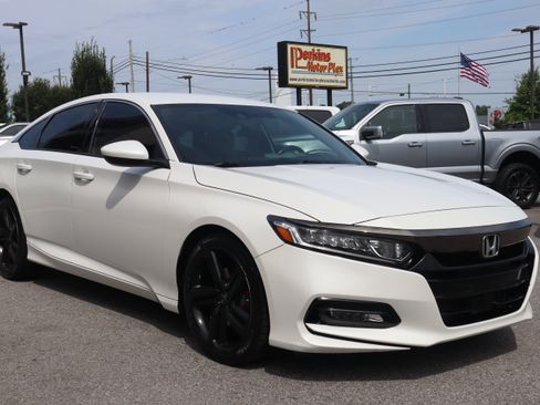 Used 2018 Honda Accord Sport image 4