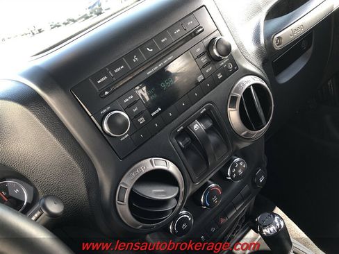 Used 2018 Jeep Wrangler Sport AWD/4WD image 16