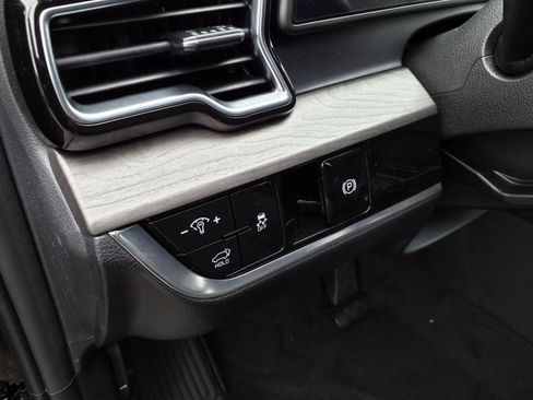 Used 2025 Kia Sportage X-Line w/ Premium Package image 18