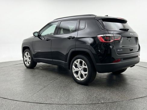 Used 2025 Jeep Compass Latitude AWD/4WD image 6
