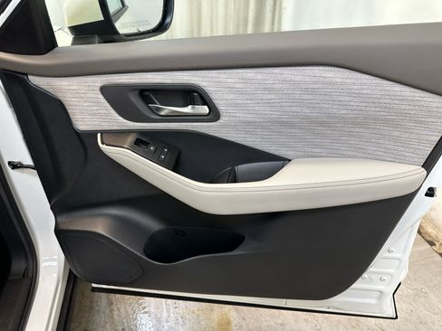 Certified 2023 Nissan Rogue SV image 27