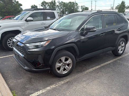 Used 2025 Toyota RAV4 XLE AWD/4WD image 4