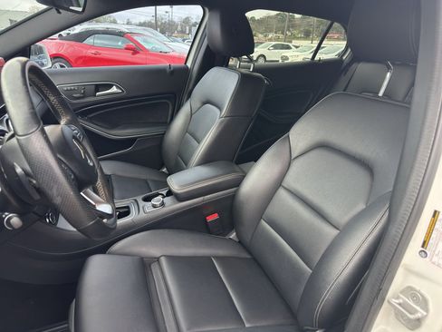 Used 2017 Mercedes-Benz GLA 250 w/ Premium Package image 10
