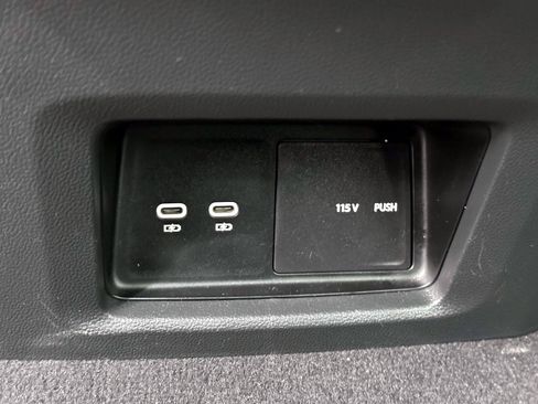 Used 2024 Volkswagen Atlas Cross Sport SEL R-Line AWD/4WD image 17