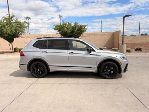 Used 2023 Volkswagen Tiguan SE R-Line FWD image 3