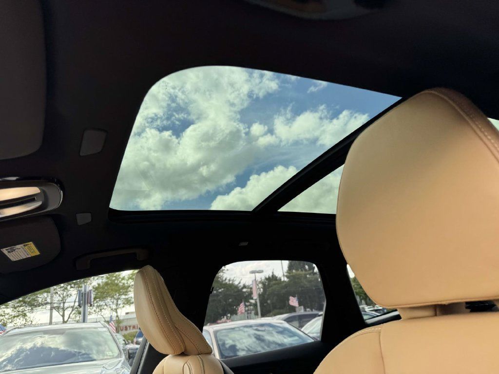 Certified 2024 Volvo XC60 B5 Ultimate AWD/4WD image 17