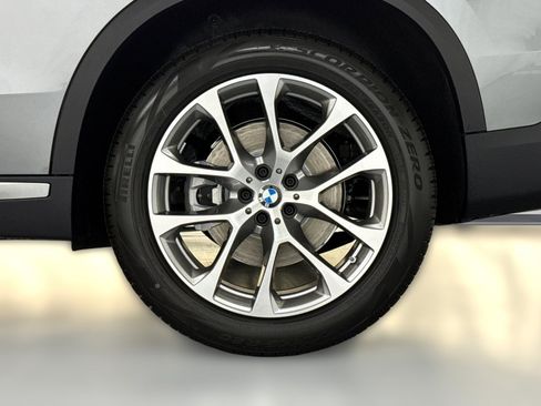 Used 2026 BMW X5 sDrive40i image 11