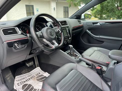 Used 2017 Volkswagen Jetta GLI FWD image 10