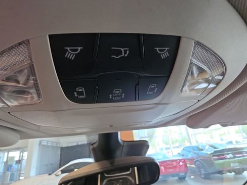 Used 2024 Chrysler Pacifica Touring-L FWD image 23