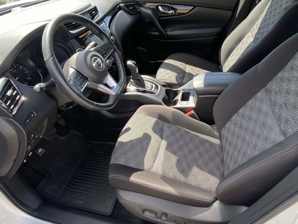 Used 2022 Nissan Rogue Sport SV AWD/4WD image 17