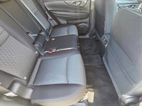 Used 2018 Nissan Rogue S image 18